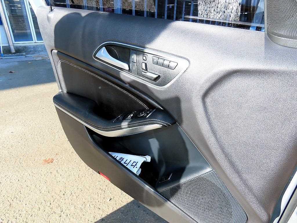 Mercedes Benz GLA Class - Vista 11