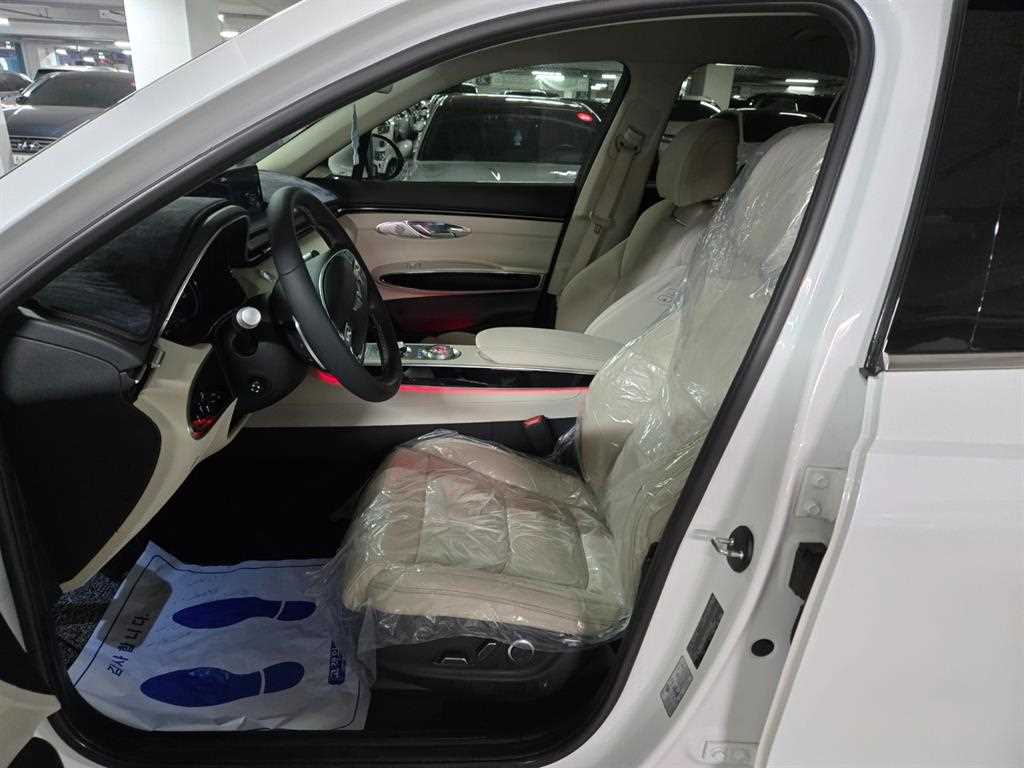 Genesis GV70 - Vista 5