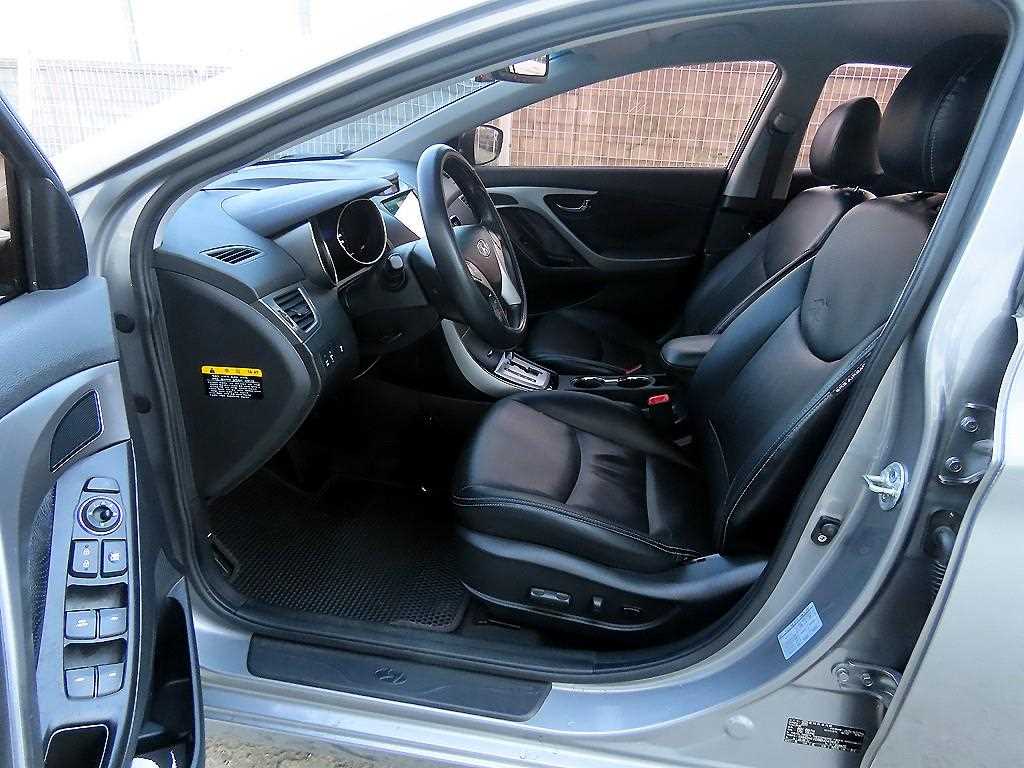 HYUNDAI Avante - Vista 5