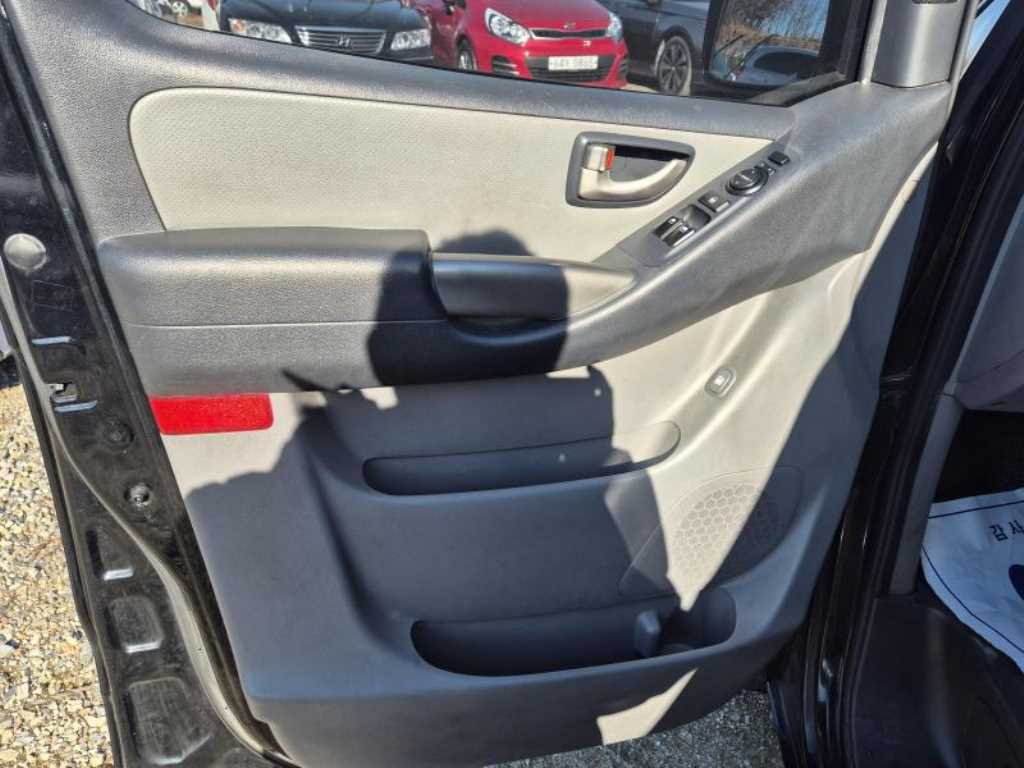 HYUNDAI Starex - Vista 8