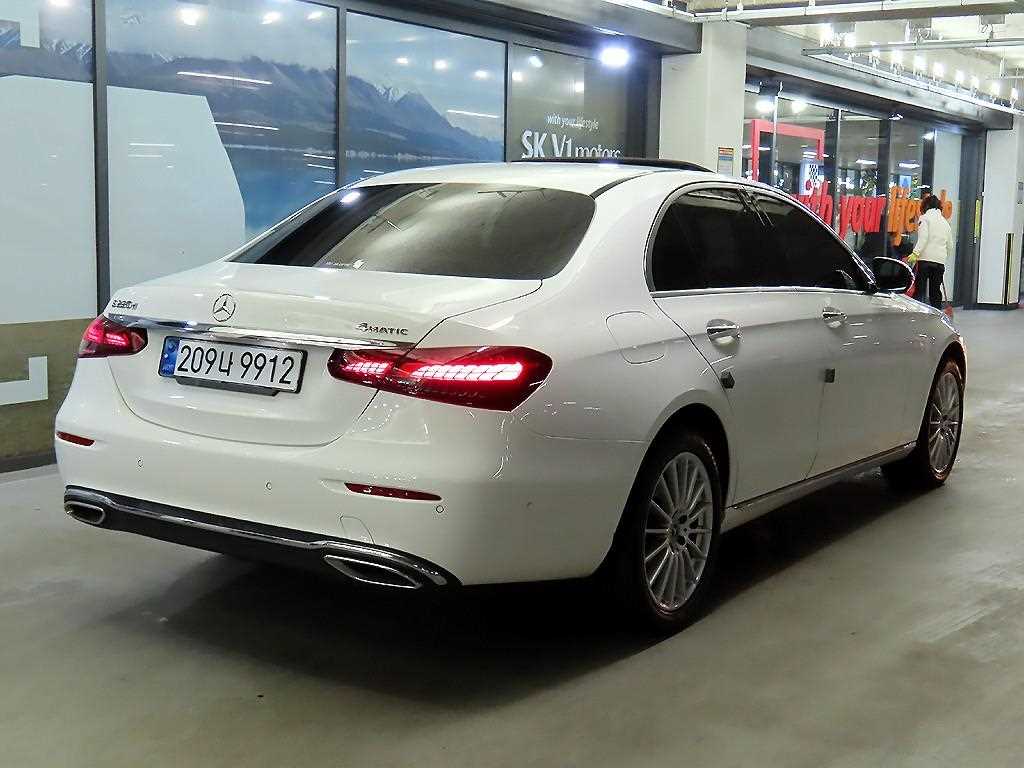 Mercedes Benz E class - Vista 4