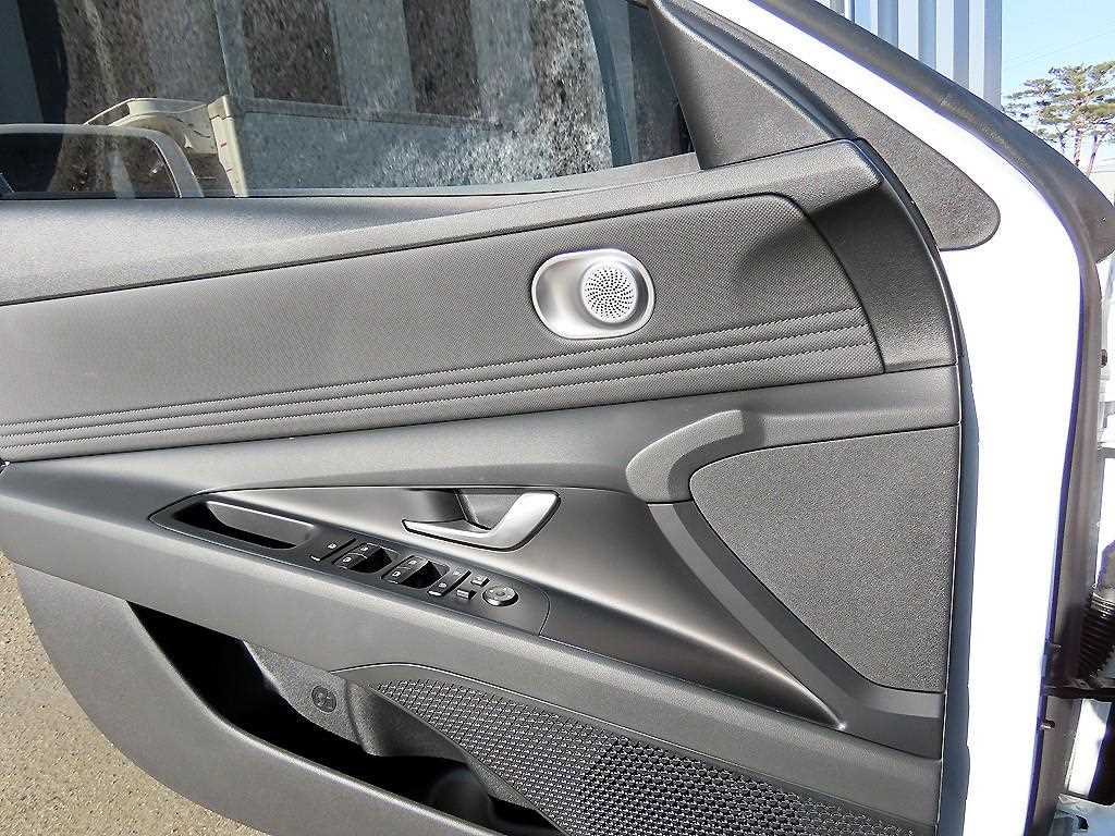 HYUNDAI Avante - Vista 11