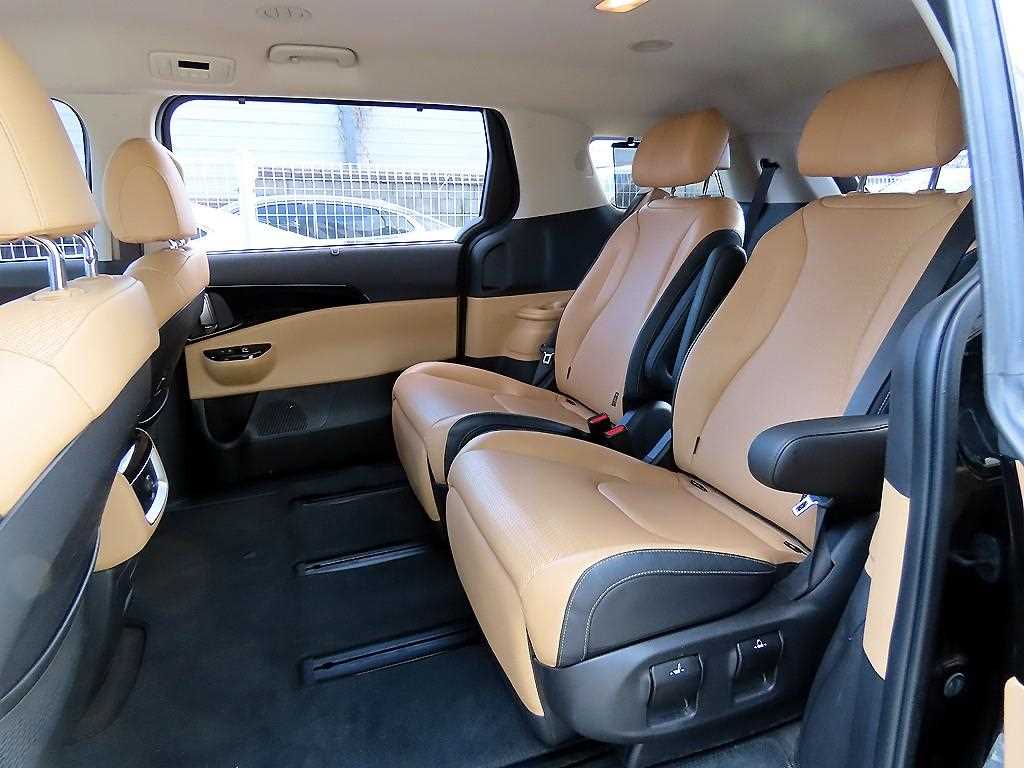KIA Carnival - Vista 6