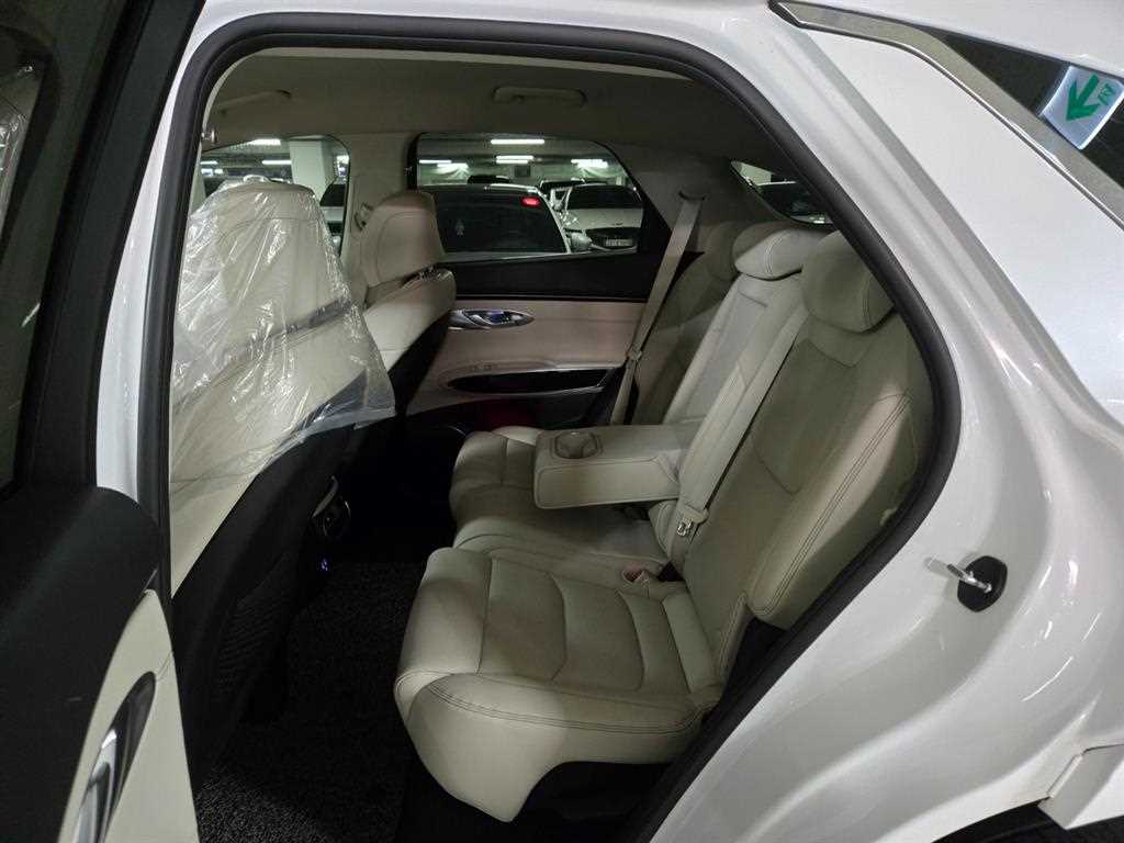 Genesis GV70 - Vista 6