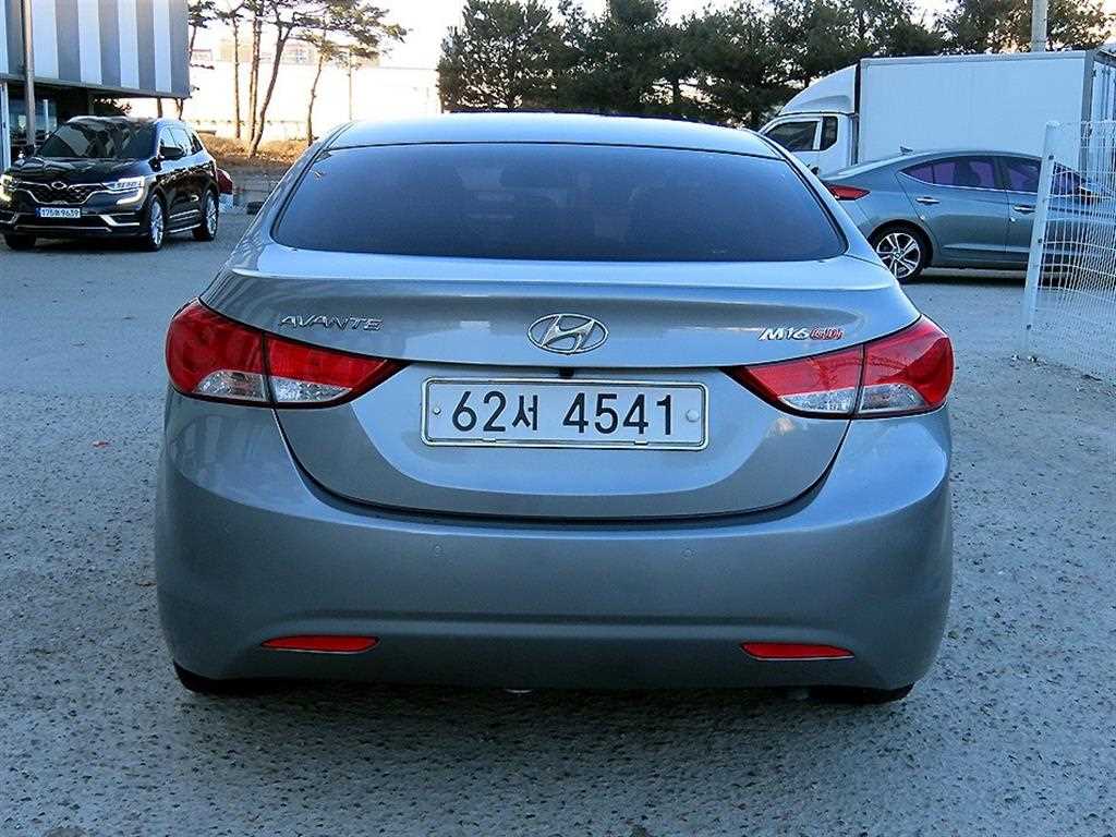 HYUNDAI Avante - Vista 4