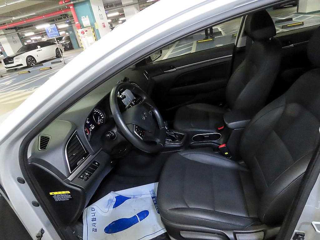 HYUNDAI Avante - Vista 6