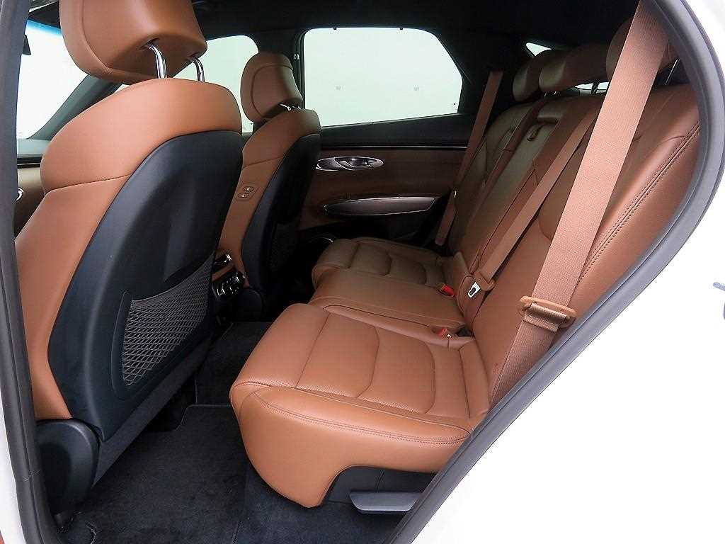 Genesis GV70 - Vista 8