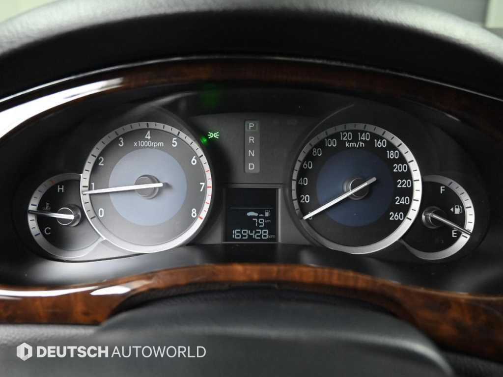 HYUNDAI Genesis - Vista 8