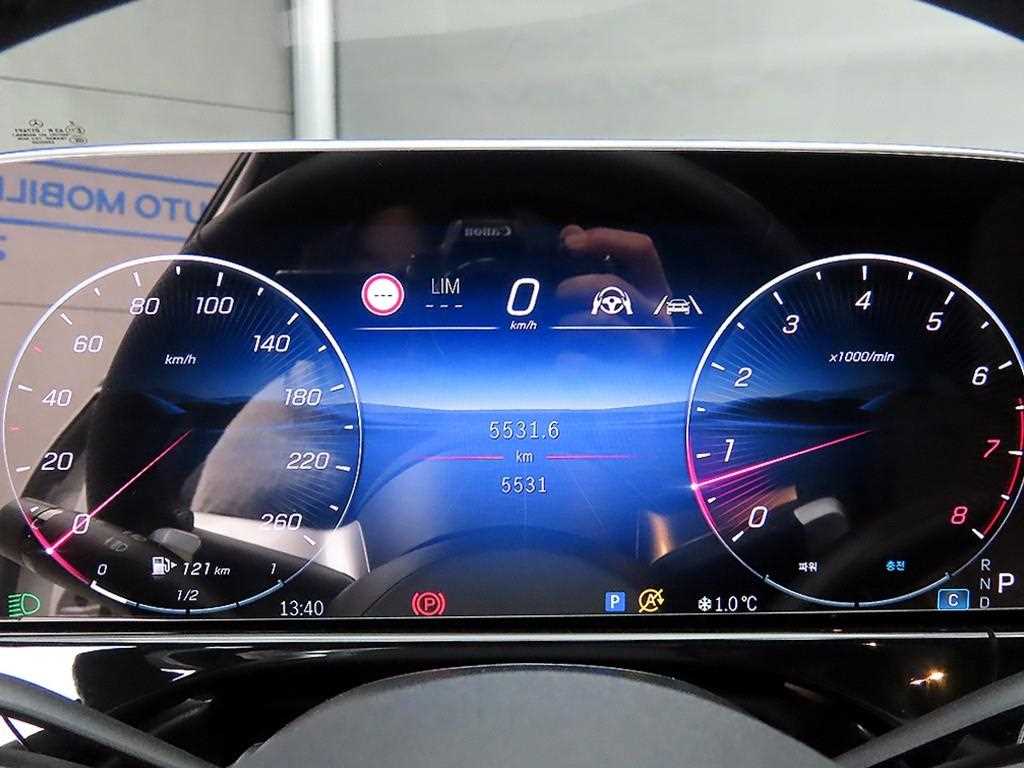 Mercedes Benz E class - Vista 8