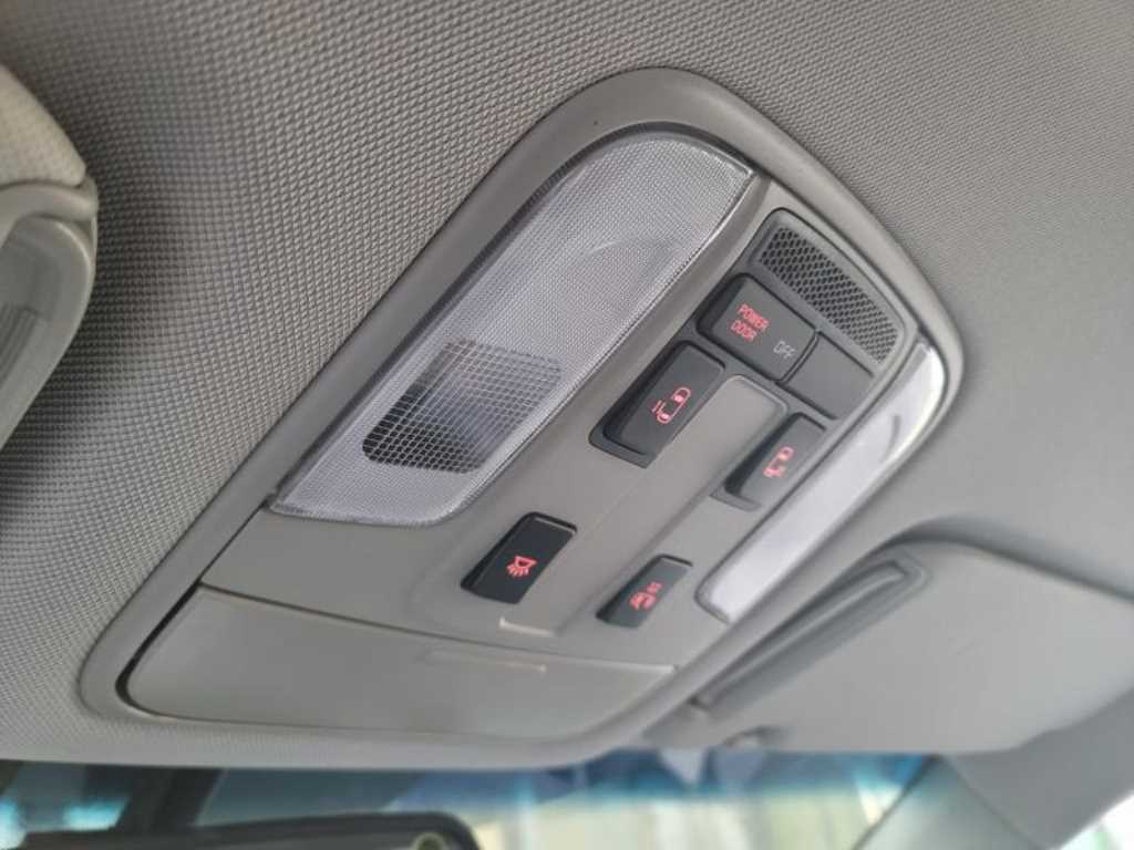 KIA Carnival - Vista 9