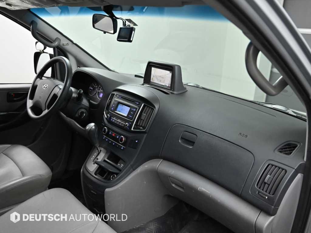 HYUNDAI Starex - Vista 7