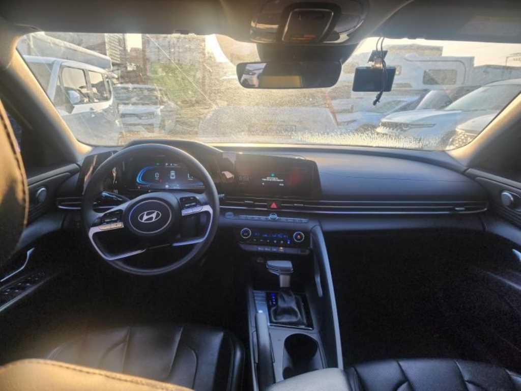 HYUNDAI Avante - Vista 7