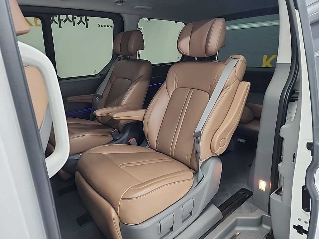 HYUNDAI Staria - Vista 12