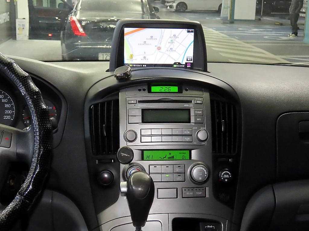 HYUNDAI Starex - Vista 12