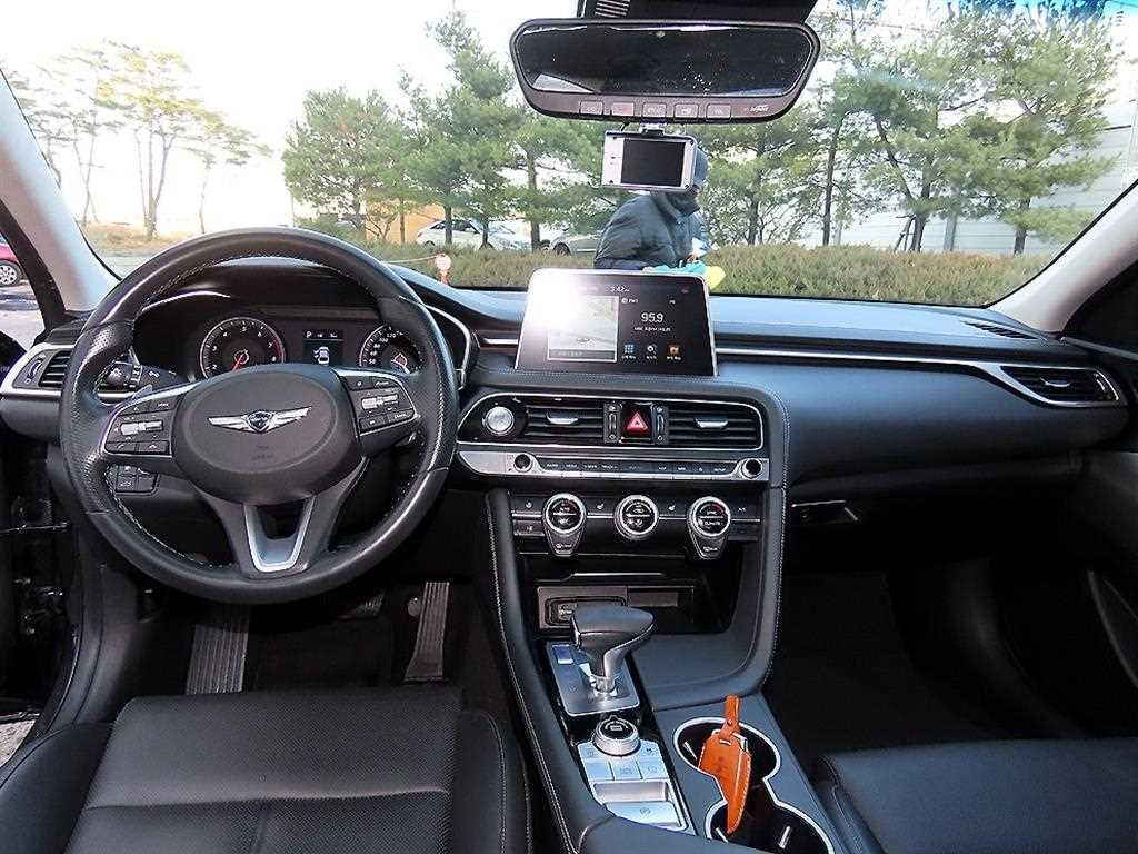 Genesis G70 - Vista 7