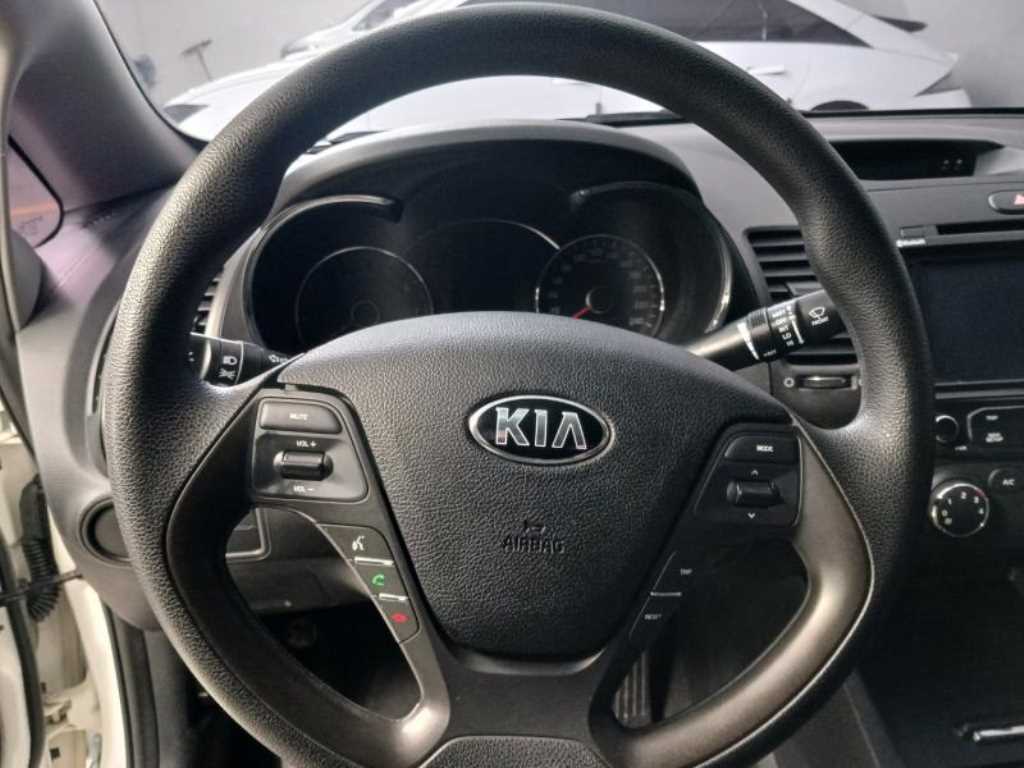 KIA K3 - Vista 10