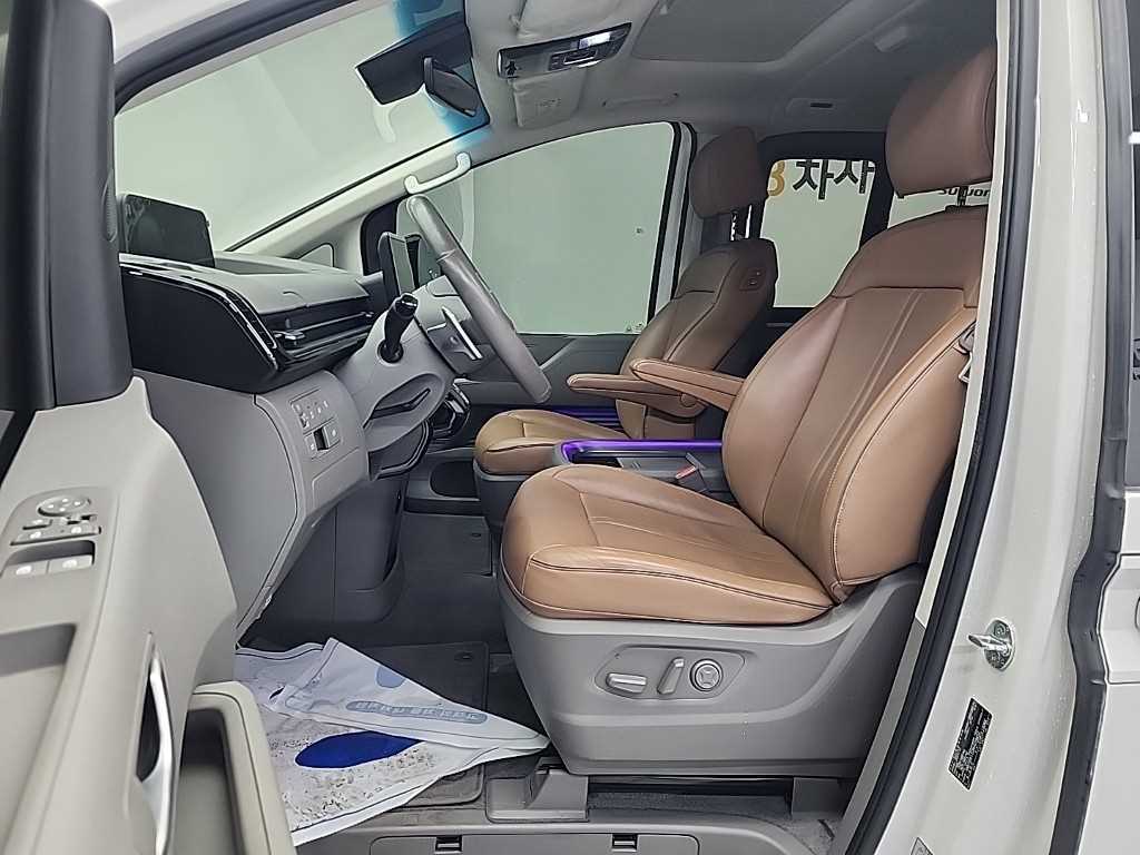 HYUNDAI Staria - Vista 11