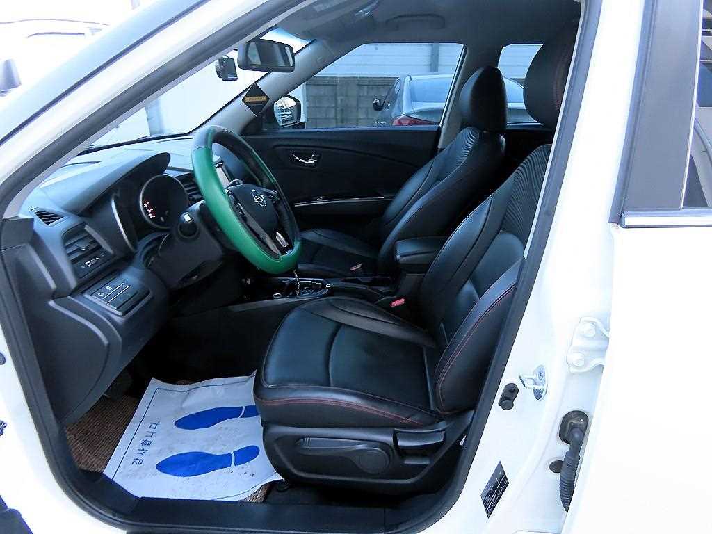 Ssangyong Tivoli - Vista 5