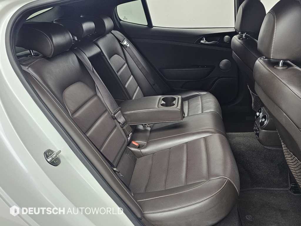 KIA Stinger - Vista 11