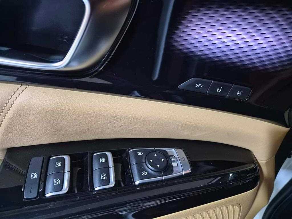 KIA Carnival - Vista 12