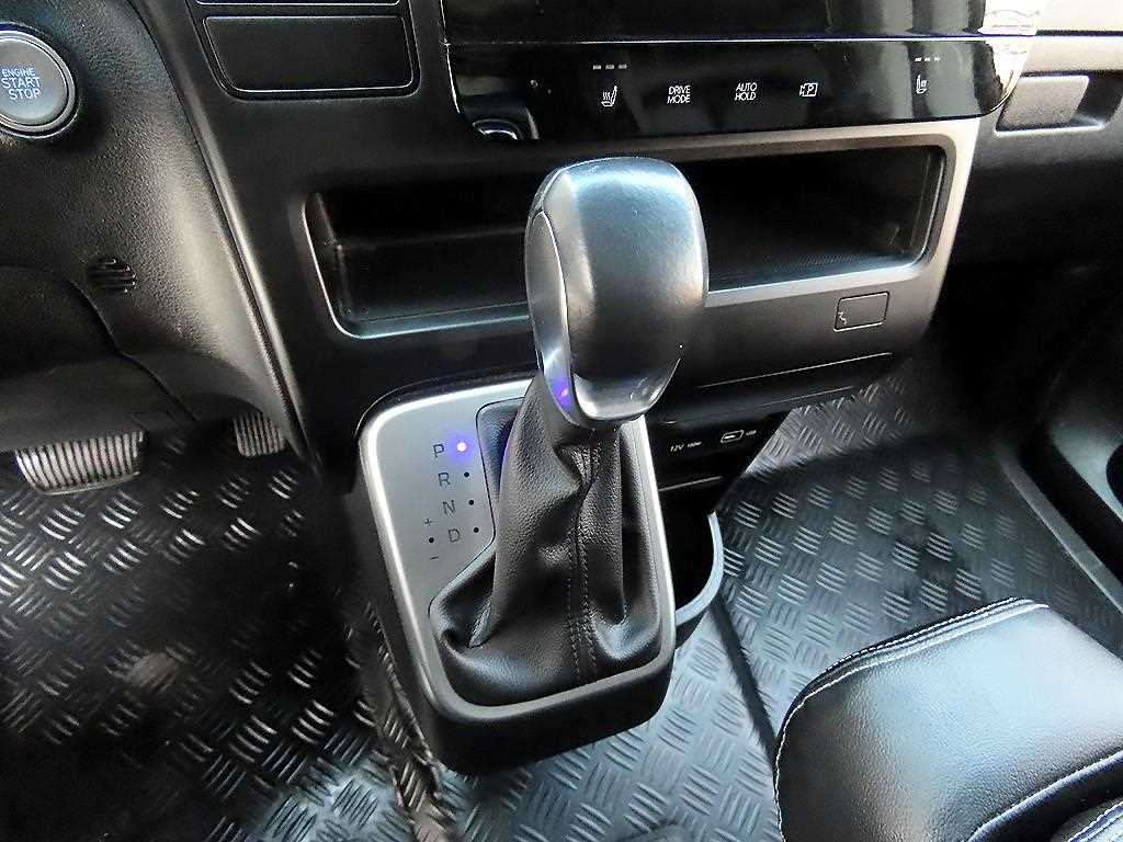 HYUNDAI Staria - Vista 10