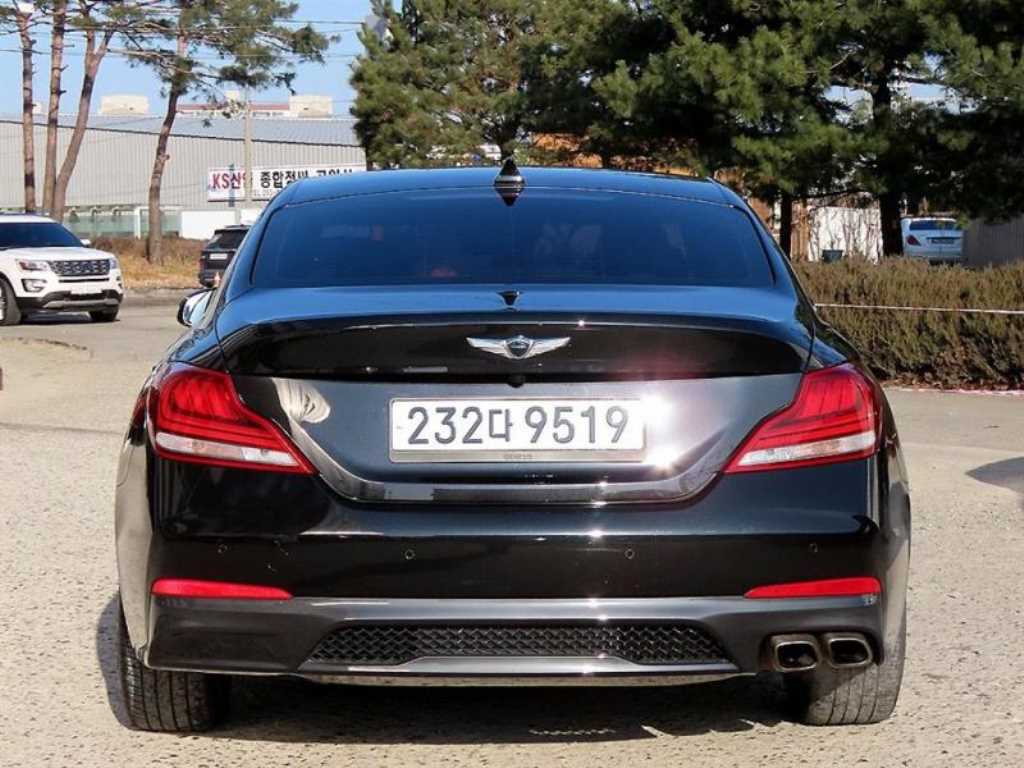 Genesis G70 - Vista 4