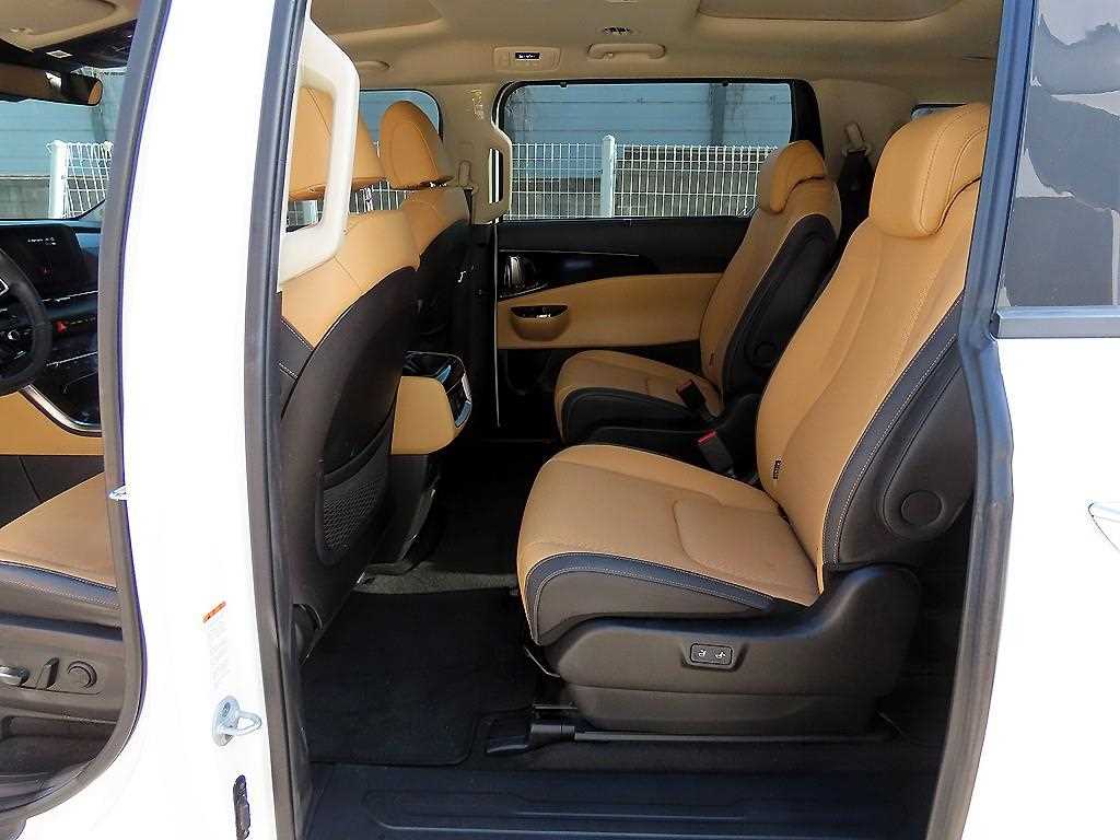KIA Carnival - Vista 6