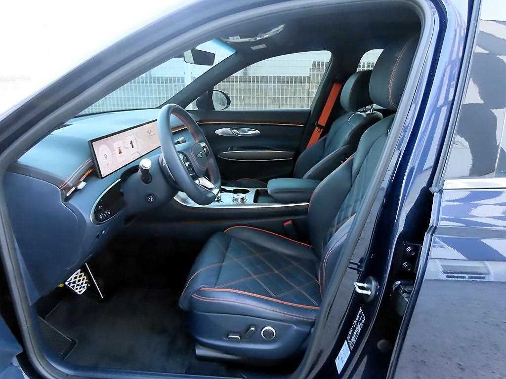 Genesis GV70 - Vista 5