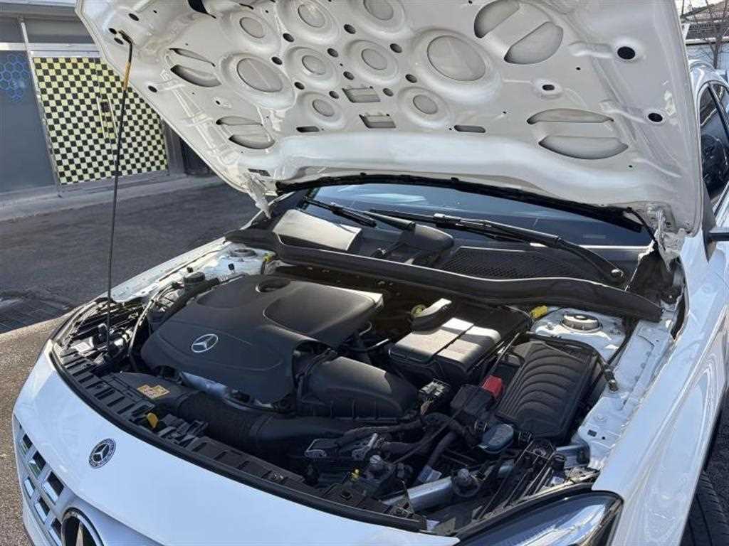 Mercedes Benz GLA Class - Vista 12