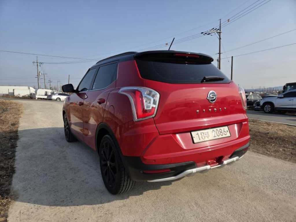 Ssangyong Tivoli - Vista 4