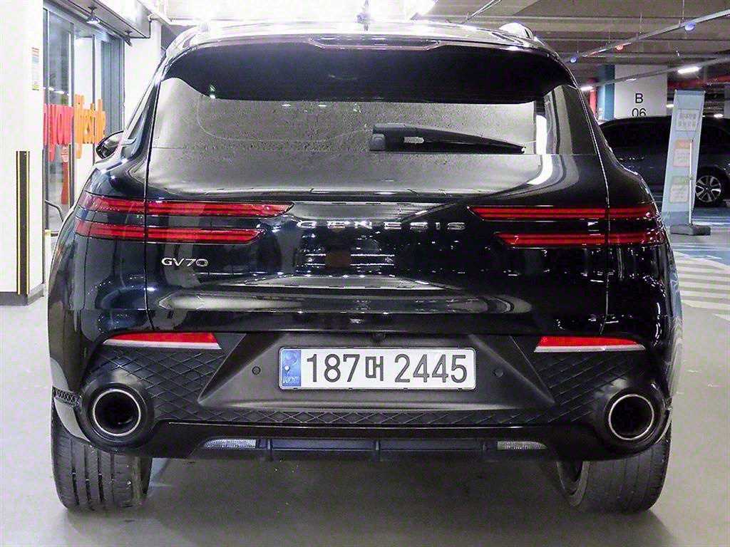 Genesis GV70 - Vista 5