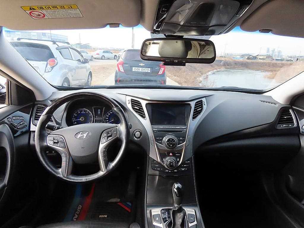 HYUNDAI Grandeur - Vista 9