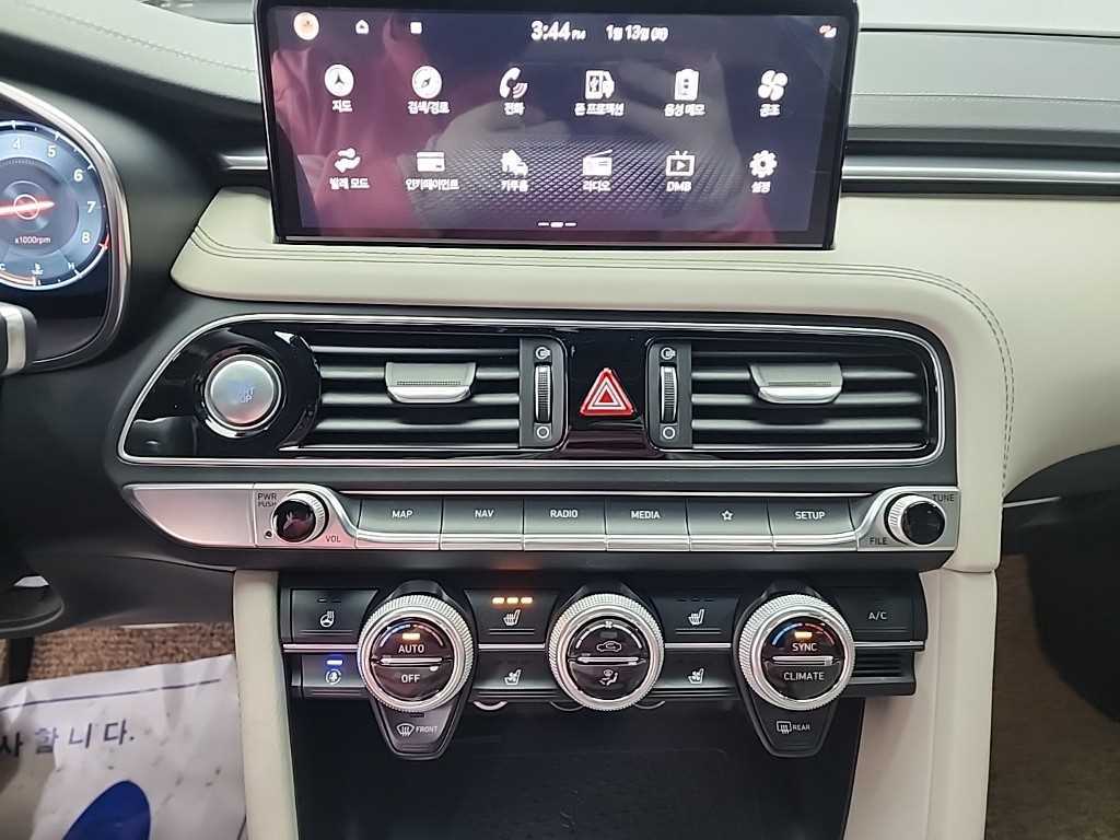 Genesis G70 - Vista 10