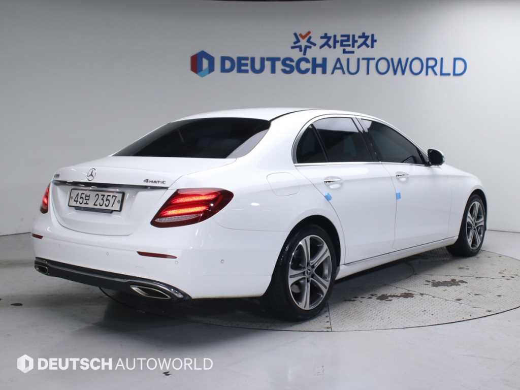 Mercedes Benz E class - Vista 2