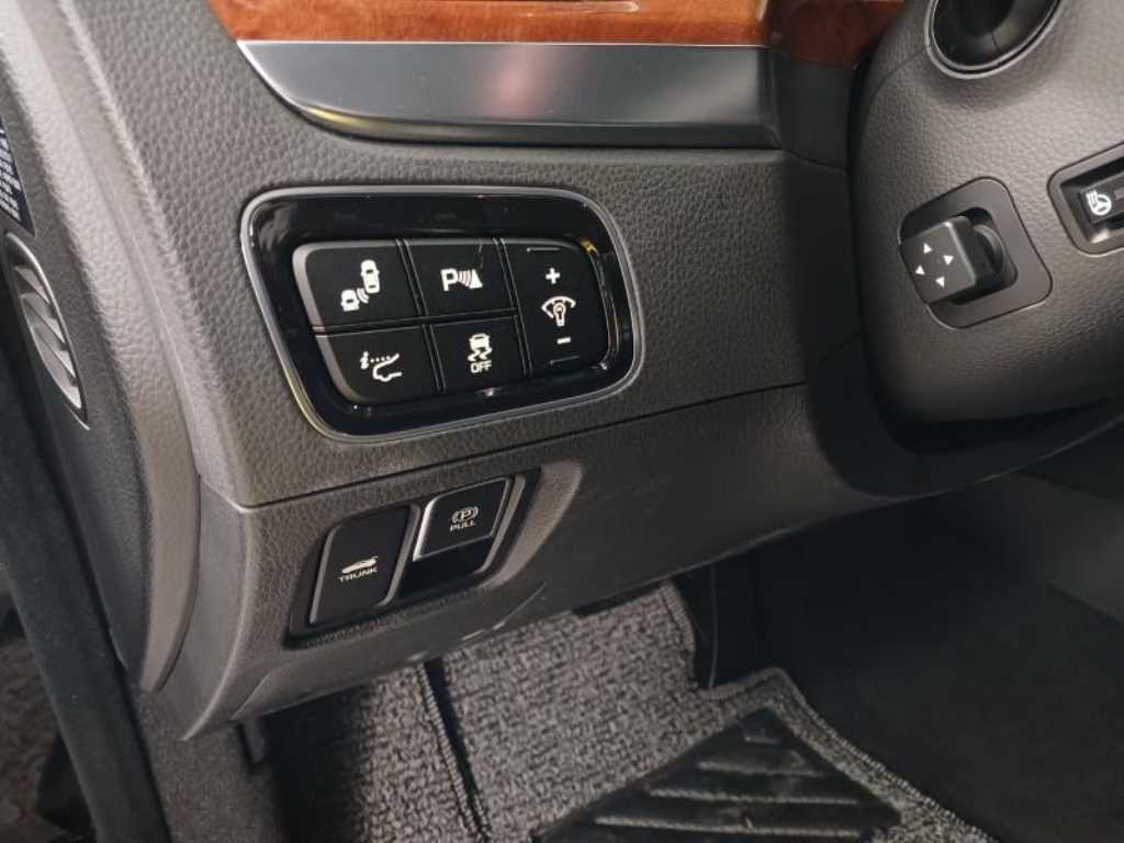 HYUNDAI Equus - Vista 9