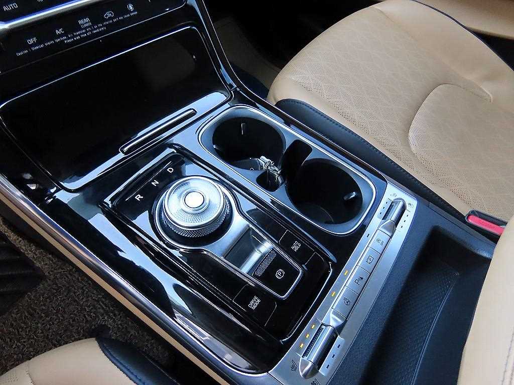 KIA Carnival - Vista 11