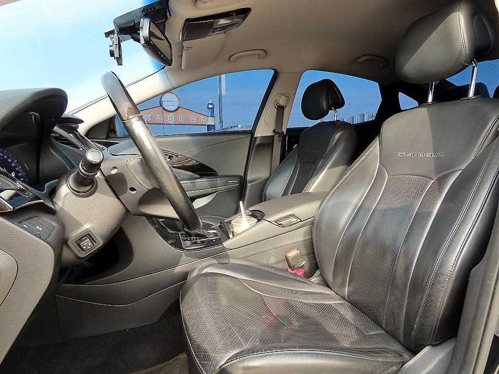 HYUNDAI Grandeur - Vista 5