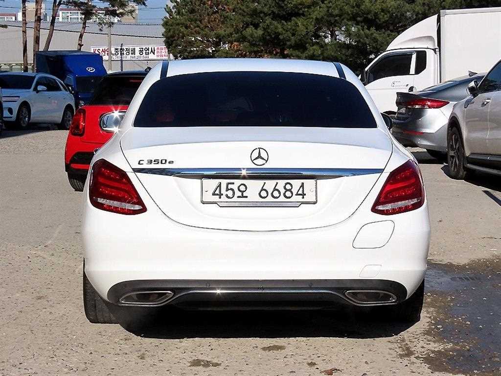 Mercedes Benz C Class - Vista 4