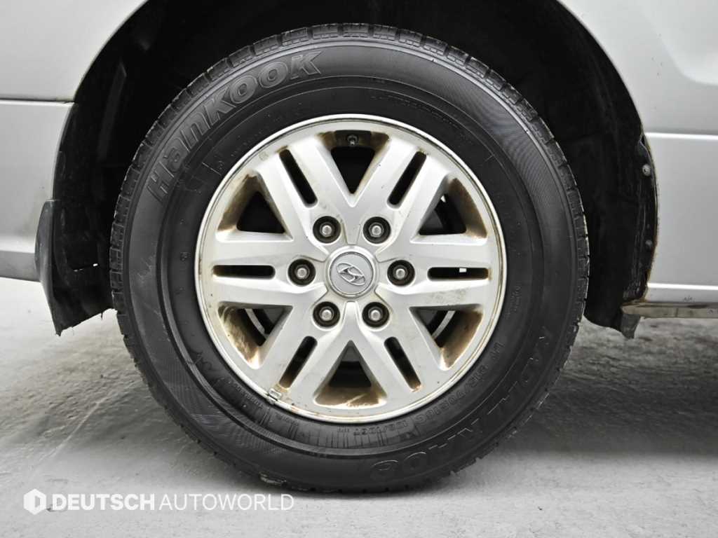 HYUNDAI Starex - Vista 5