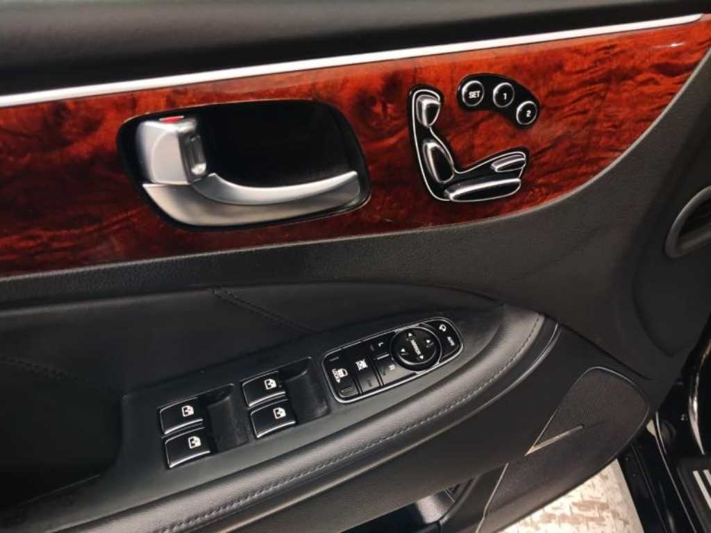 HYUNDAI Equus - Vista 8