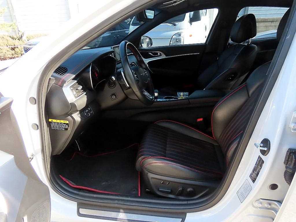 Genesis G70 - Vista 6