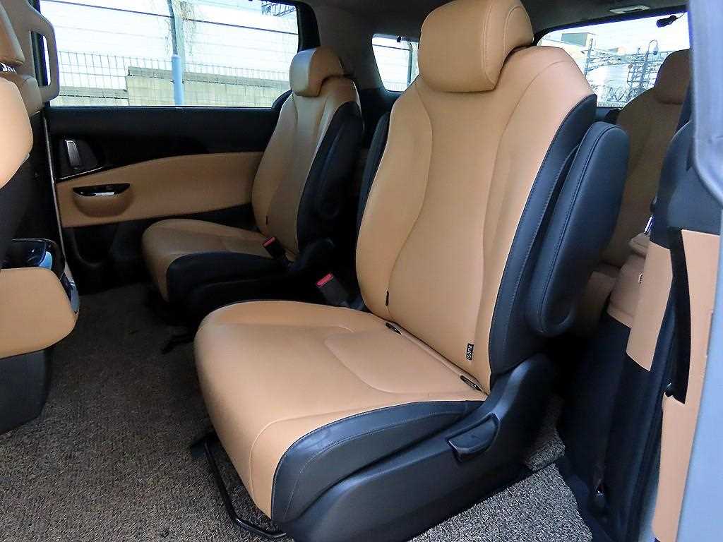 KIA Carnival - Vista 6