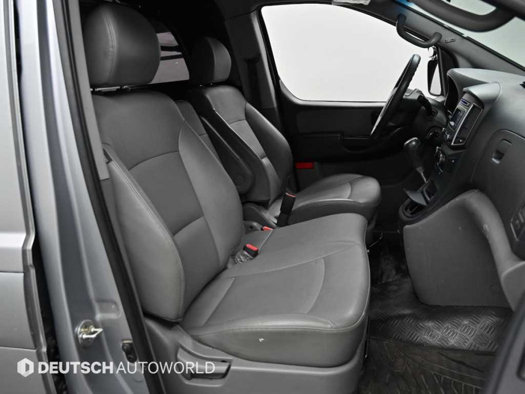 HYUNDAI Starex - Vista 10