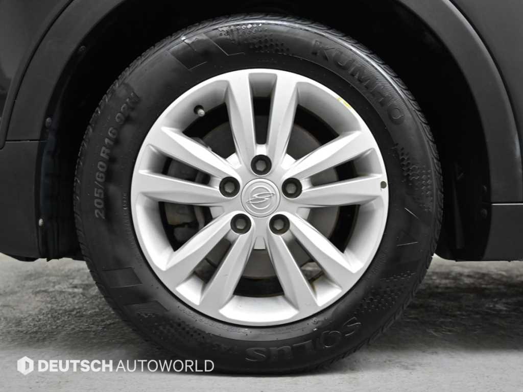 Ssangyong Tivoli - Vista 5