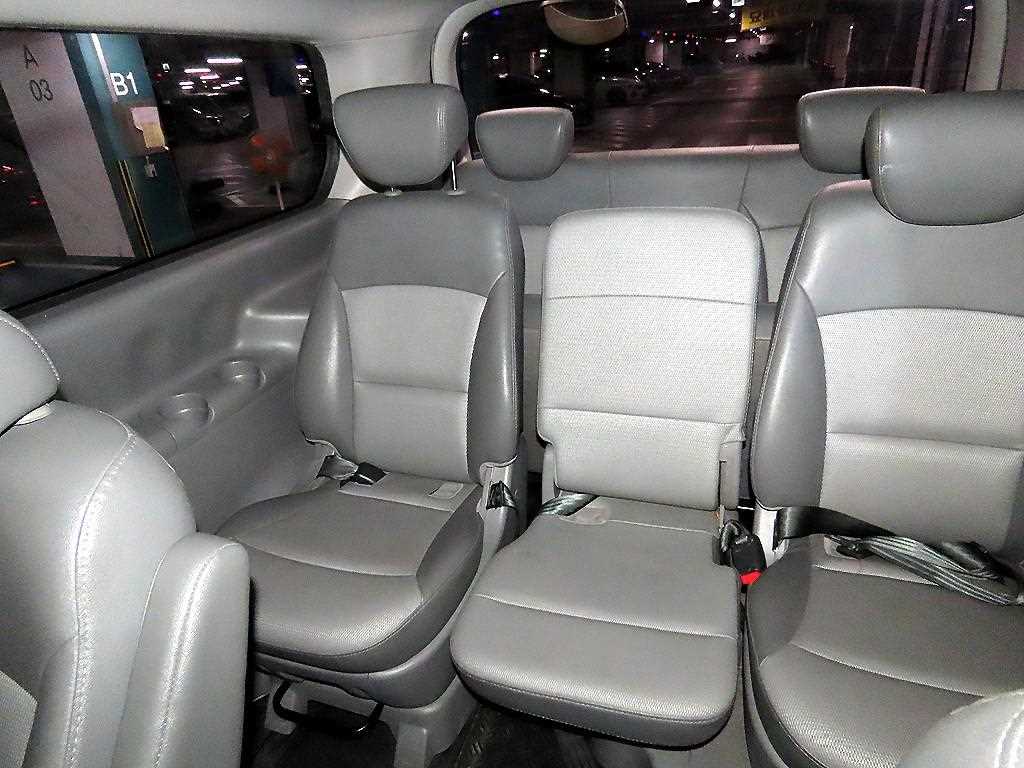 HYUNDAI Starex - Vista 8