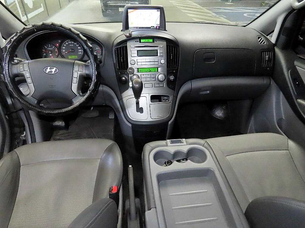 HYUNDAI Starex - Vista 11