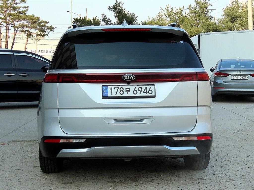 KIA Carnival - Vista 4