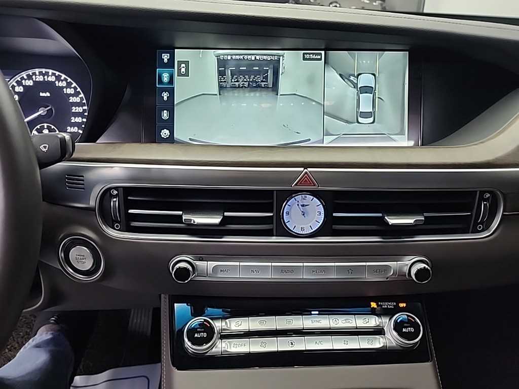 Genesis G90 - Vista 10