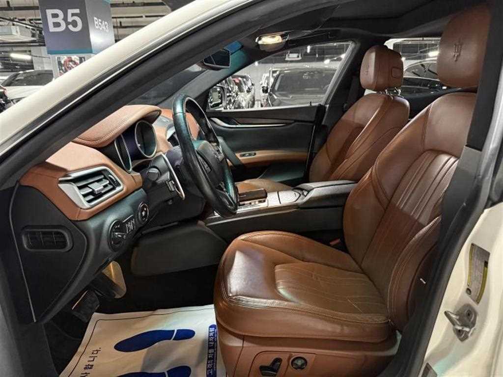 Maserati Ghibli - Vista 9