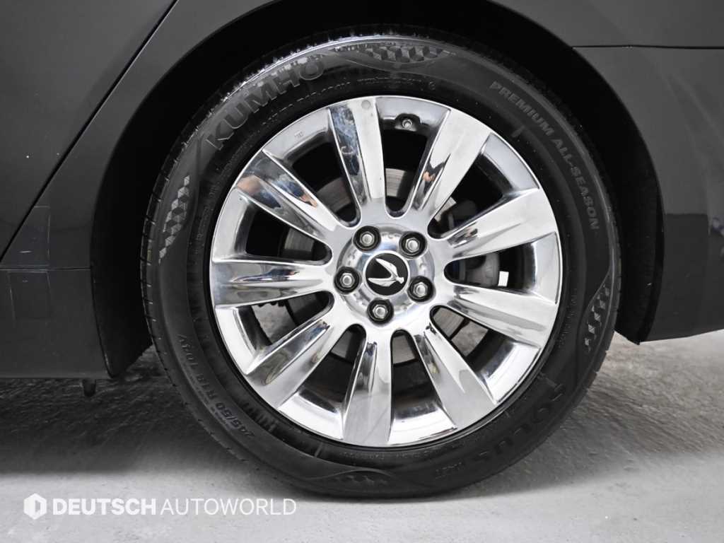 HYUNDAI Equus - Vista 5